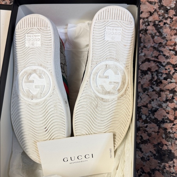 Gucci Beige Monogram Sneakers with Red and Green Accents - Picture 4 of 6